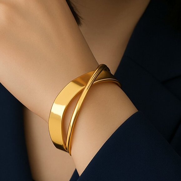🆕️18K Gold Plated Overlap Cuff Bangle Bracelet | Minimalist Elegant Jewelry ✨ - Picture 4 of 8